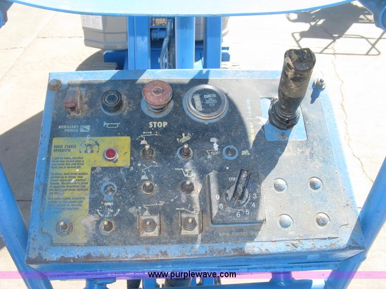 image for item L6422 1998 Genie Z-30/20N boom lift