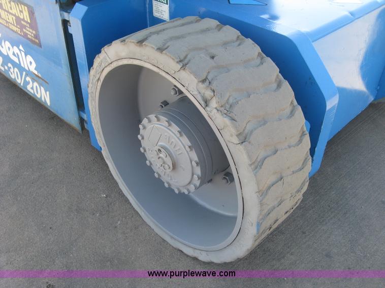 image for item L6422 1998 Genie Z-30/20N boom lift