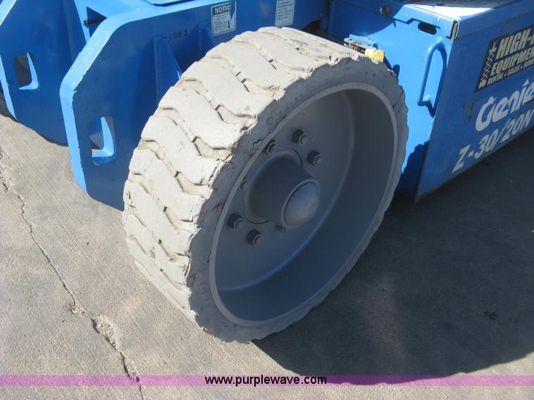 image for item L6422 1998 Genie Z-30/20N boom lift