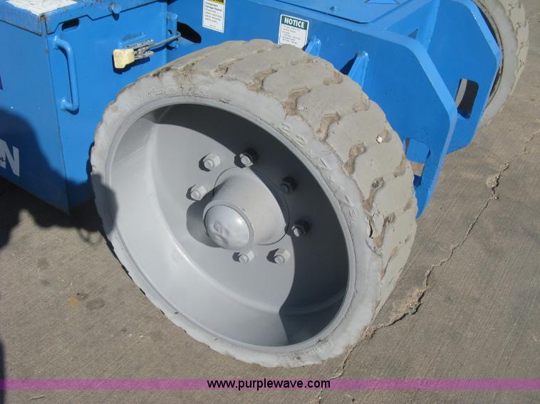 image for item L6422 1998 Genie Z-30/20N boom lift