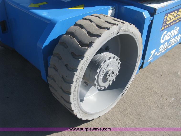 image for item L6422 1998 Genie Z-30/20N boom lift