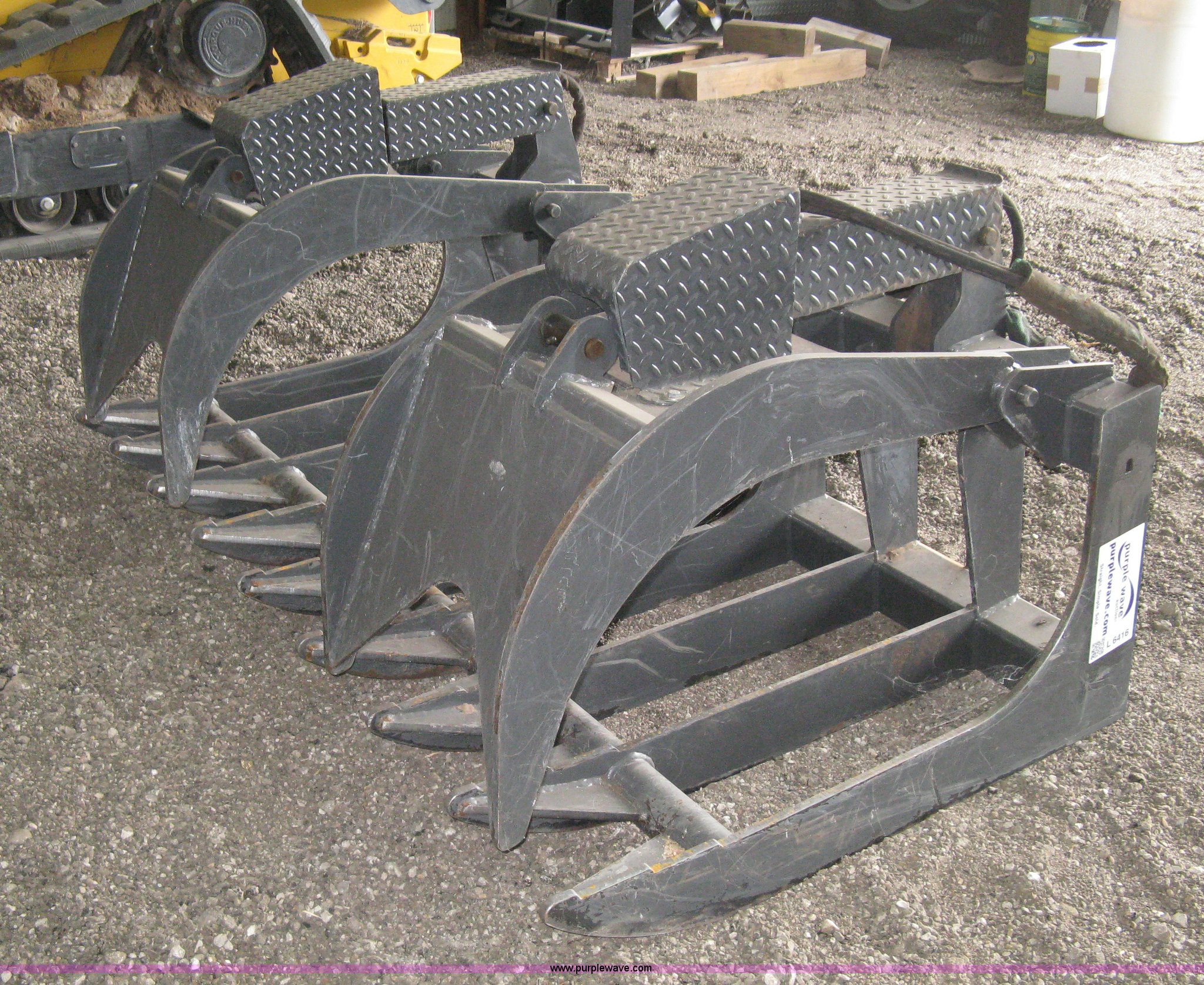 CID 72" skeleton grapple bucket in St. John, KS Item L6416 sold Purple Wave
