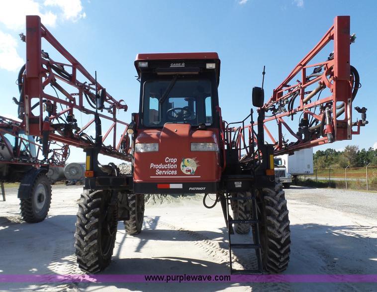 image for item BN9433 2004 Case IH SPX3200 Patriot self-propelled sprayer