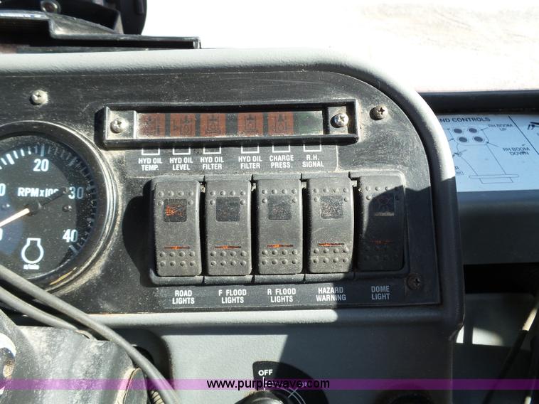 image for item BN9433 2004 Case IH SPX3200 Patriot self-propelled sprayer