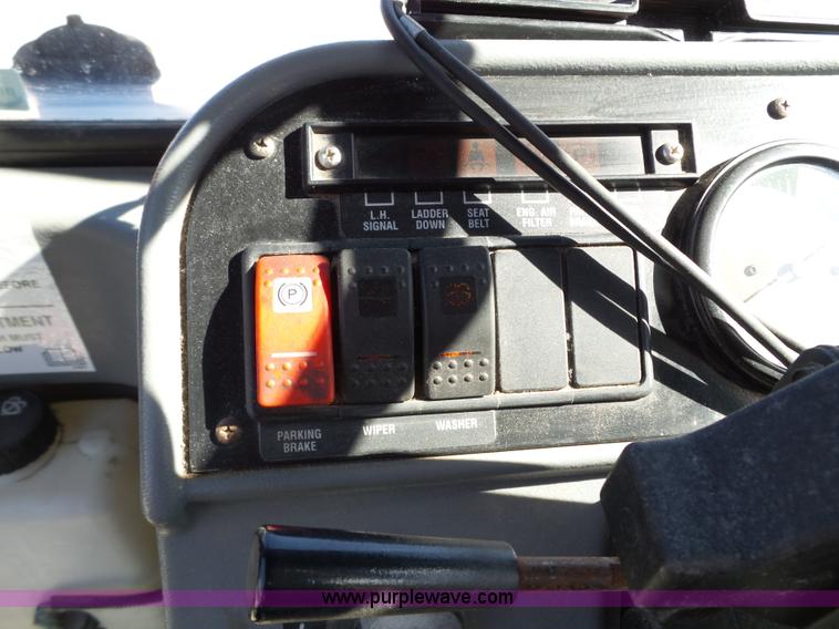 image for item BN9433 2004 Case IH SPX3200 Patriot self-propelled sprayer