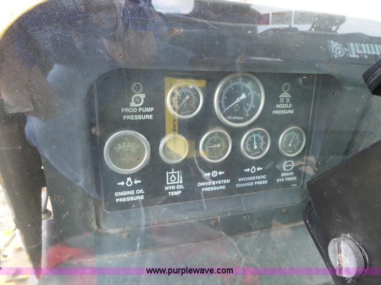 image for item BN9435 2001 Ag-Chem RoGator 854 self-propelled sprayer