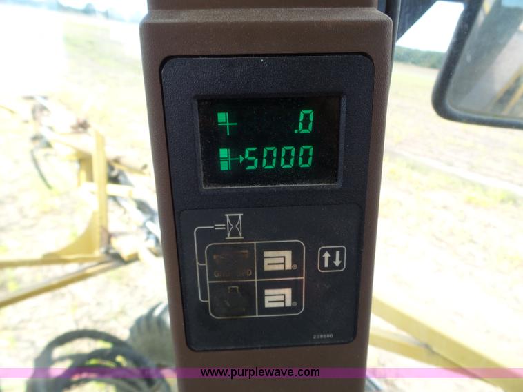 image for item BN9435 2001 Ag-Chem RoGator 854 self-propelled sprayer