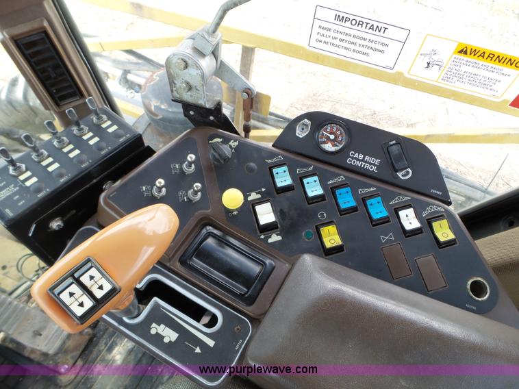 image for item BN9435 2001 Ag-Chem RoGator 854 self-propelled sprayer