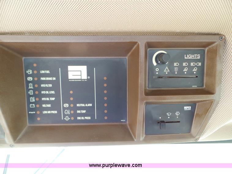 image for item BN9435 2001 Ag-Chem RoGator 854 self-propelled sprayer