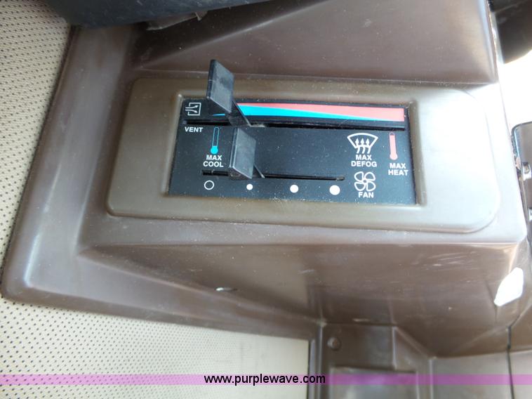 image for item BN9435 2001 Ag-Chem RoGator 854 self-propelled sprayer