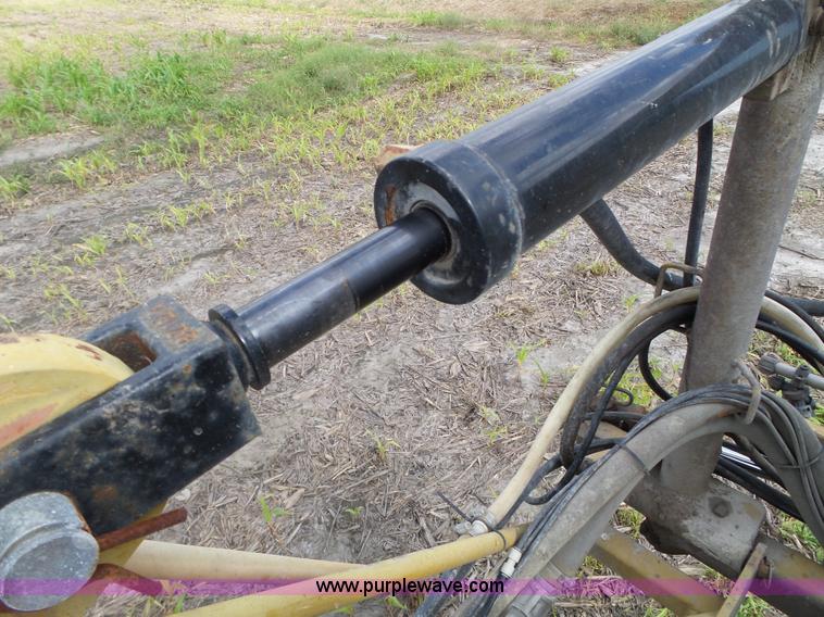 image for item BN9435 2001 Ag-Chem RoGator 854 self-propelled sprayer