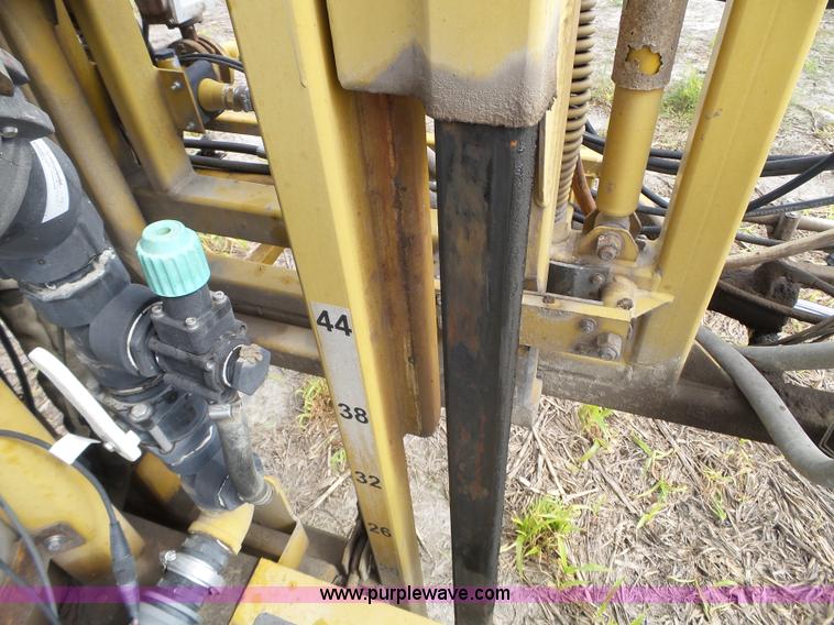 image for item BN9435 2001 Ag-Chem RoGator 854 self-propelled sprayer