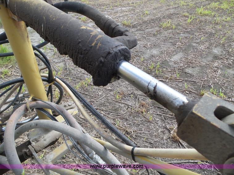 image for item BN9435 2001 Ag-Chem RoGator 854 self-propelled sprayer