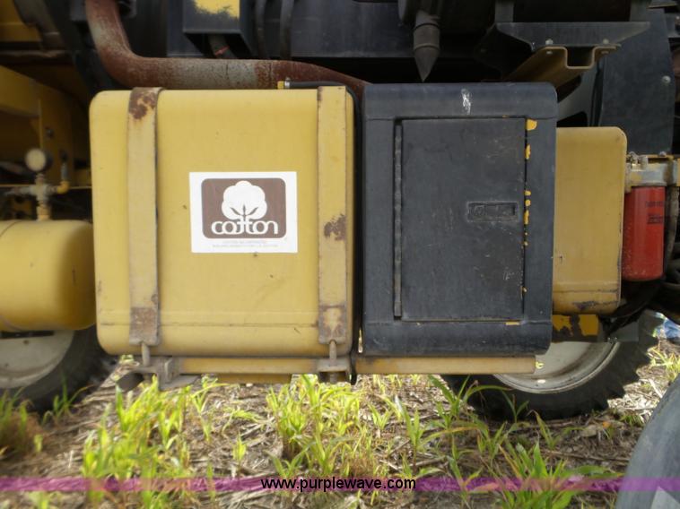 image for item BN9435 2001 Ag-Chem RoGator 854 self-propelled sprayer