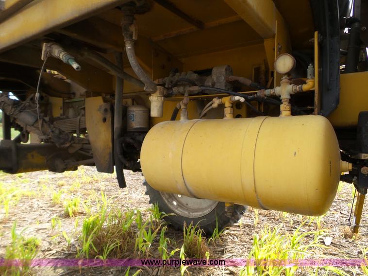 image for item BN9435 2001 Ag-Chem RoGator 854 self-propelled sprayer