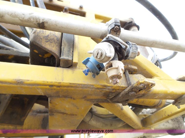 image for item BN9435 2001 Ag-Chem RoGator 854 self-propelled sprayer