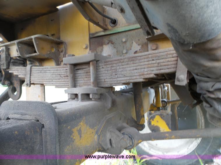 image for item BN9435 2001 Ag-Chem RoGator 854 self-propelled sprayer