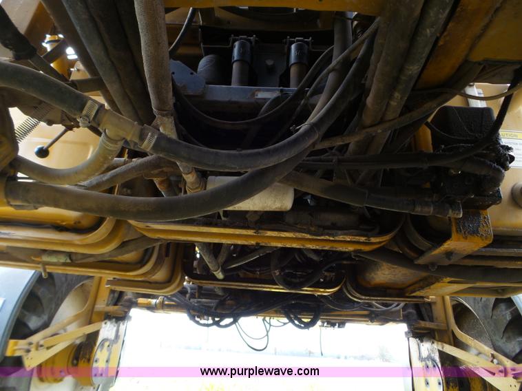 image for item BN9435 2001 Ag-Chem RoGator 854 self-propelled sprayer