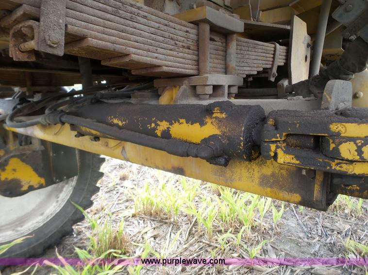 image for item BN9435 2001 Ag-Chem RoGator 854 self-propelled sprayer