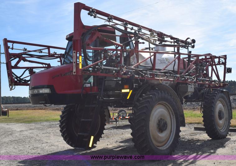 image for item J8479 2007 Case IH SPX3320 self-propelled sprayer