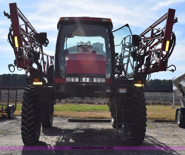 image for item J8479 2007 Case IH SPX3320 self-propelled sprayer