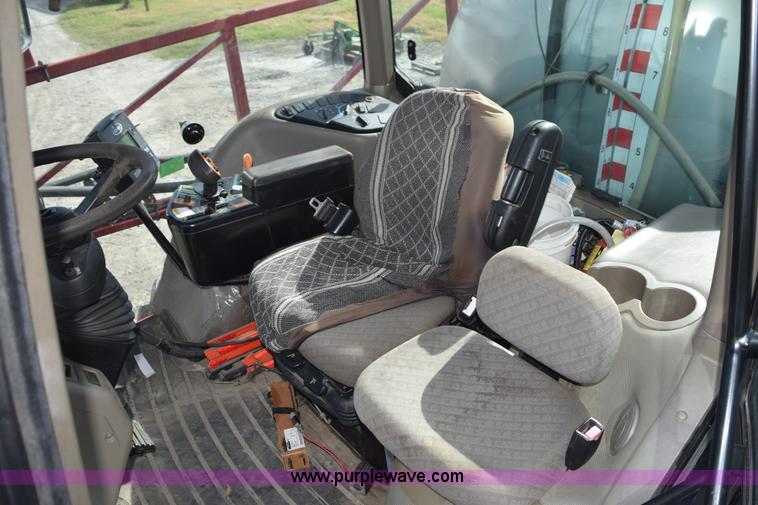 image for item J8479 2007 Case IH SPX3320 self-propelled sprayer