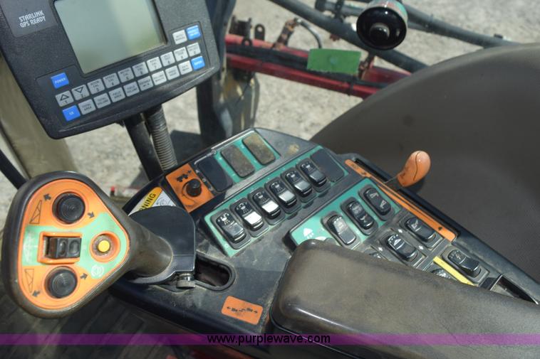 image for item J8479 2007 Case IH SPX3320 self-propelled sprayer