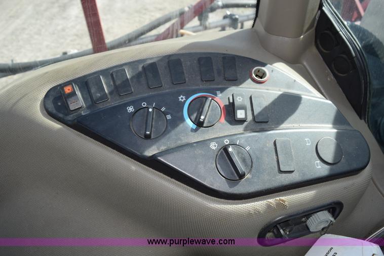 image for item J8479 2007 Case IH SPX3320 self-propelled sprayer