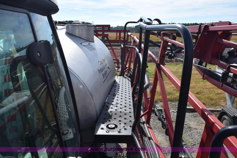image for item J8479 2007 Case IH SPX3320 self-propelled sprayer
