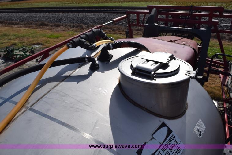 image for item J8479 2007 Case IH SPX3320 self-propelled sprayer