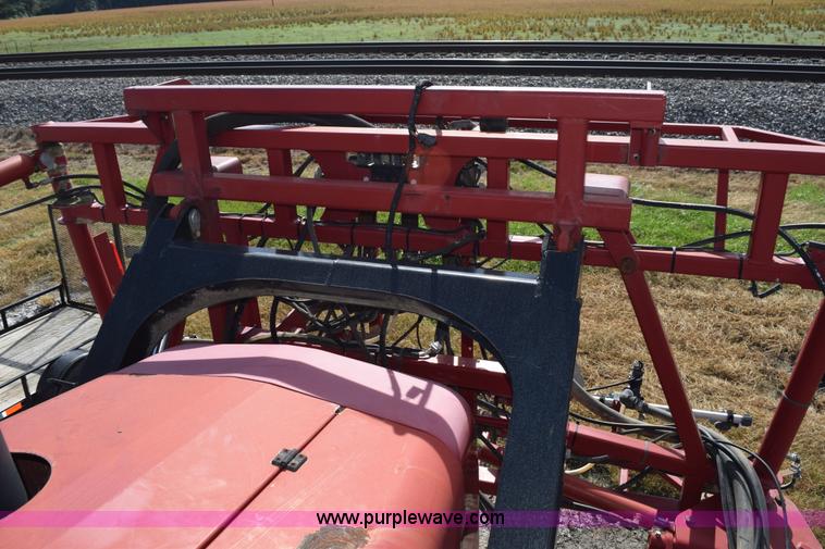 image for item J8479 2007 Case IH SPX3320 self-propelled sprayer