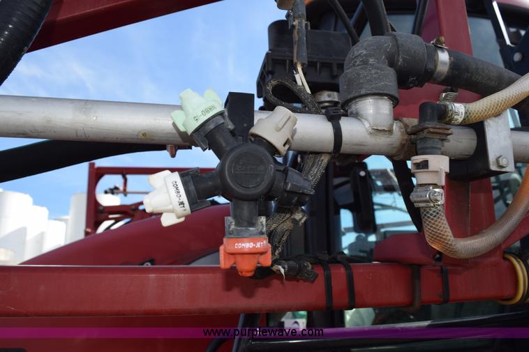 image for item J8479 2007 Case IH SPX3320 self-propelled sprayer