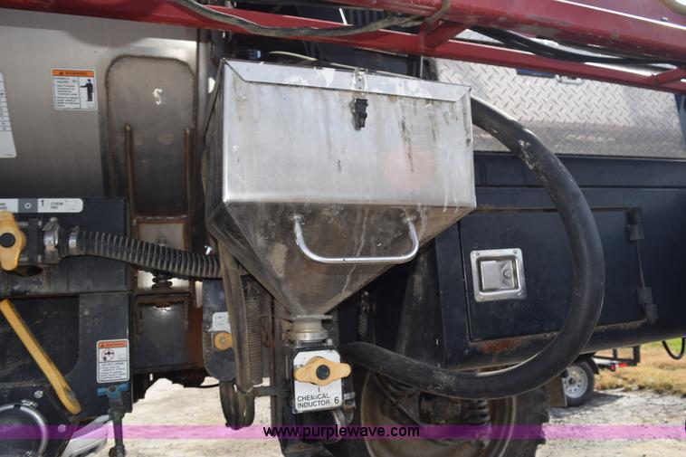 image for item J8479 2007 Case IH SPX3320 self-propelled sprayer