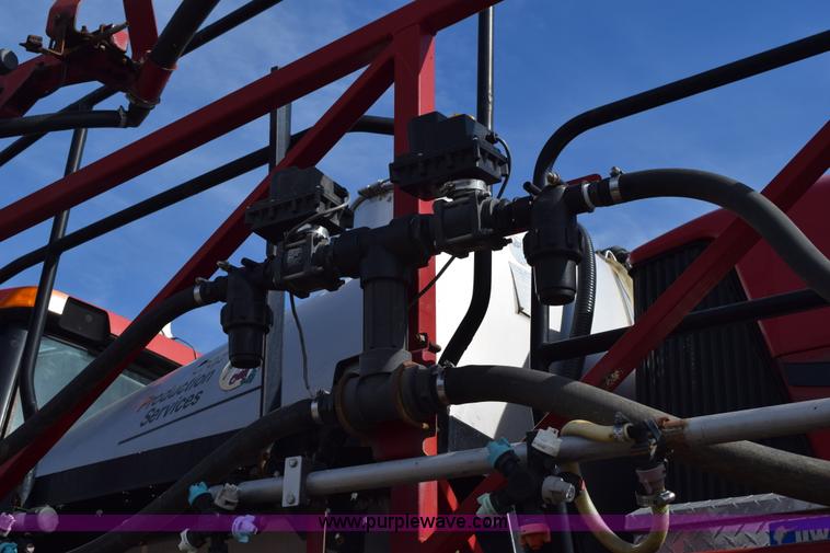 image for item J8479 2007 Case IH SPX3320 self-propelled sprayer