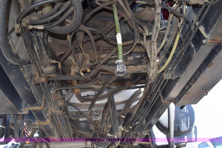 image for item J8479 2007 Case IH SPX3320 self-propelled sprayer