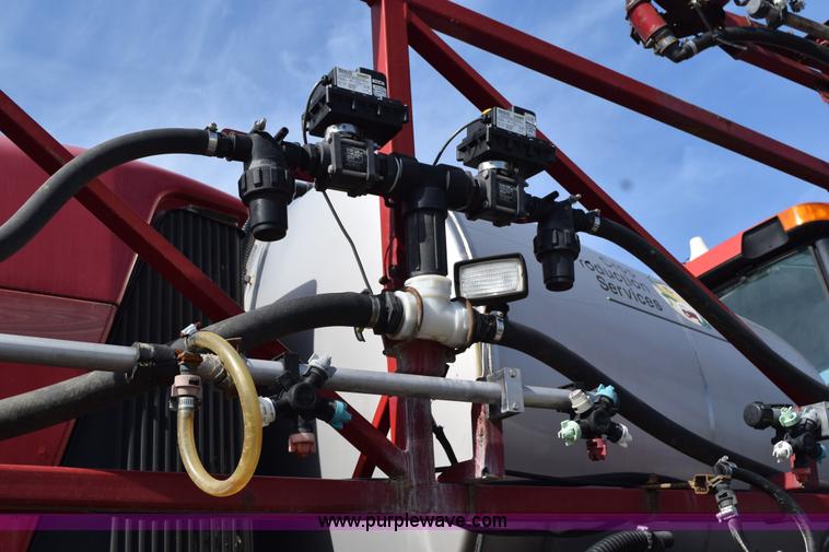 image for item J8479 2007 Case IH SPX3320 self-propelled sprayer