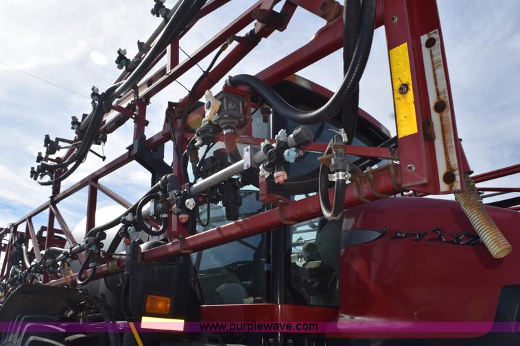 image for item J8479 2007 Case IH SPX3320 self-propelled sprayer
