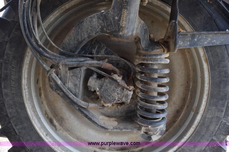 image for item J8479 2007 Case IH SPX3320 self-propelled sprayer