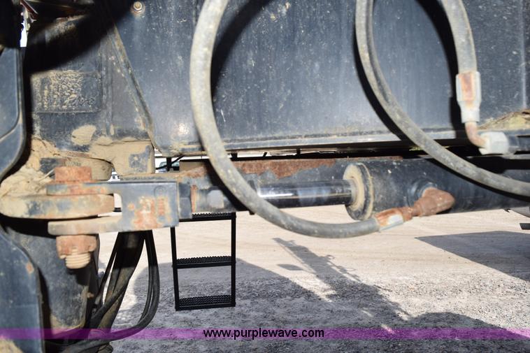 image for item J8479 2007 Case IH SPX3320 self-propelled sprayer