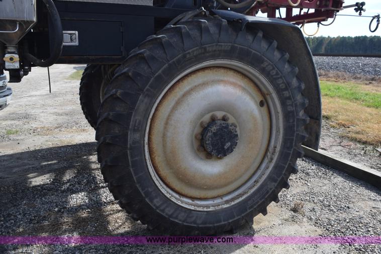 image for item J8479 2007 Case IH SPX3320 self-propelled sprayer