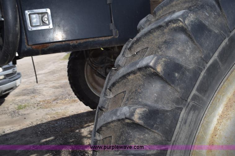 image for item J8479 2007 Case IH SPX3320 self-propelled sprayer