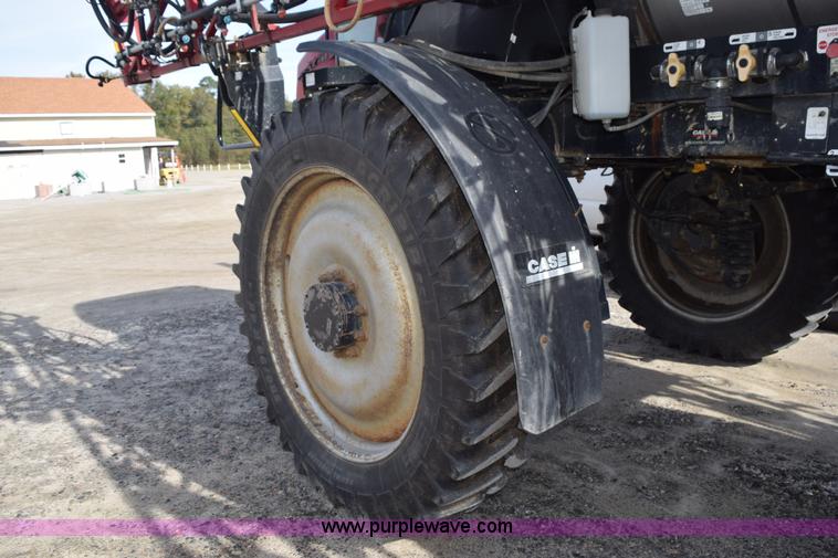 image for item J8479 2007 Case IH SPX3320 self-propelled sprayer
