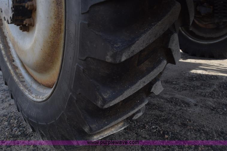 image for item J8479 2007 Case IH SPX3320 self-propelled sprayer