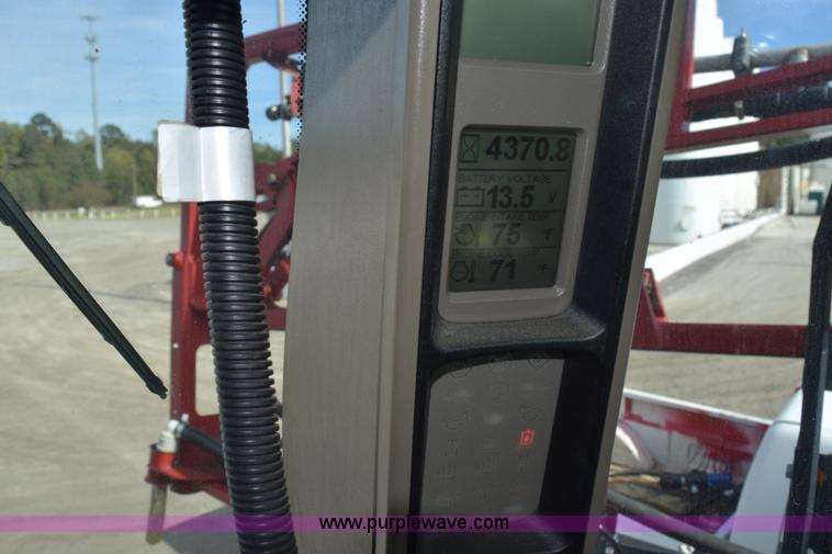 image for item J8479 2007 Case IH SPX3320 self-propelled sprayer