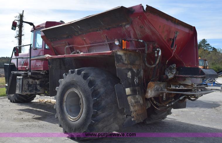 image for item J8480 2002 Case IH FLX3300B self-propelled applicator