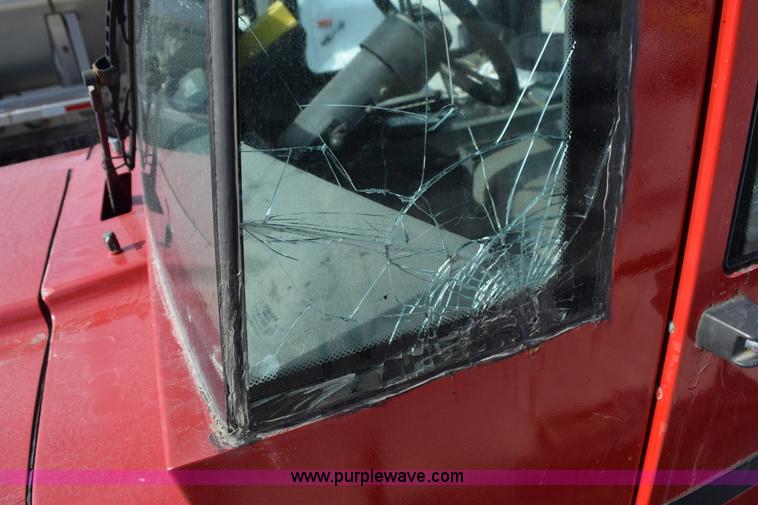 image for item J8480 2002 Case IH FLX3300B self-propelled applicator