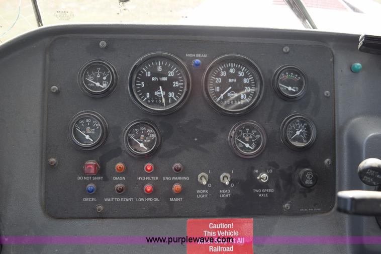 image for item J8480 2002 Case IH FLX3300B self-propelled applicator