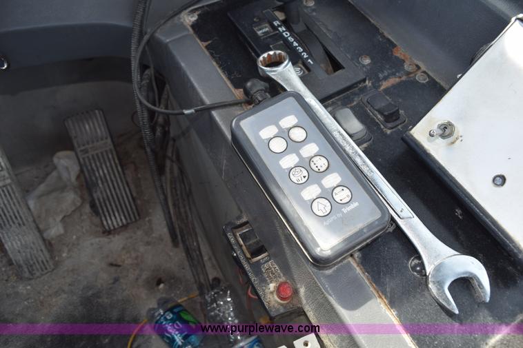 image for item J8480 2002 Case IH FLX3300B self-propelled applicator