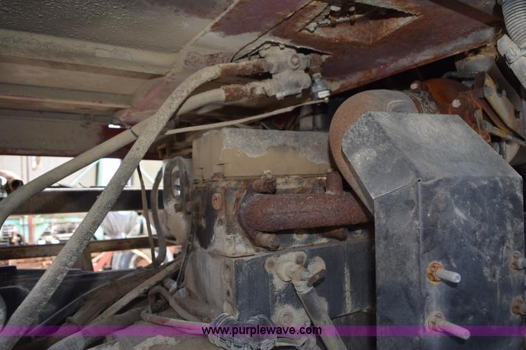 image for item J8480 2002 Case IH FLX3300B self-propelled applicator