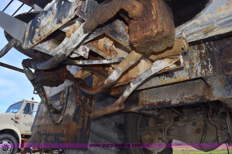 image for item J8480 2002 Case IH FLX3300B self-propelled applicator